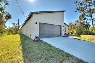 2746 Grandview Dr in North Port, FL - Building Photo - Building Photo