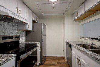 The CUE at Medical Center in San Antonio, TX - Building Photo - Building Photo