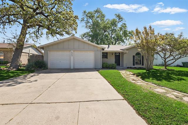 6964 Cox Ln in North Richland Hills, TX - Foto de edificio - Building Photo