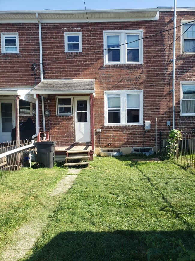 132 Delaware Ave in Lewistown, PA - Building Photo - Building Photo