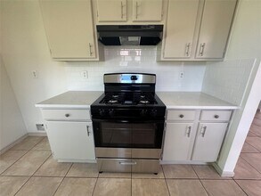6810 Creek Village Dr in Katy, TX - Building Photo - Building Photo