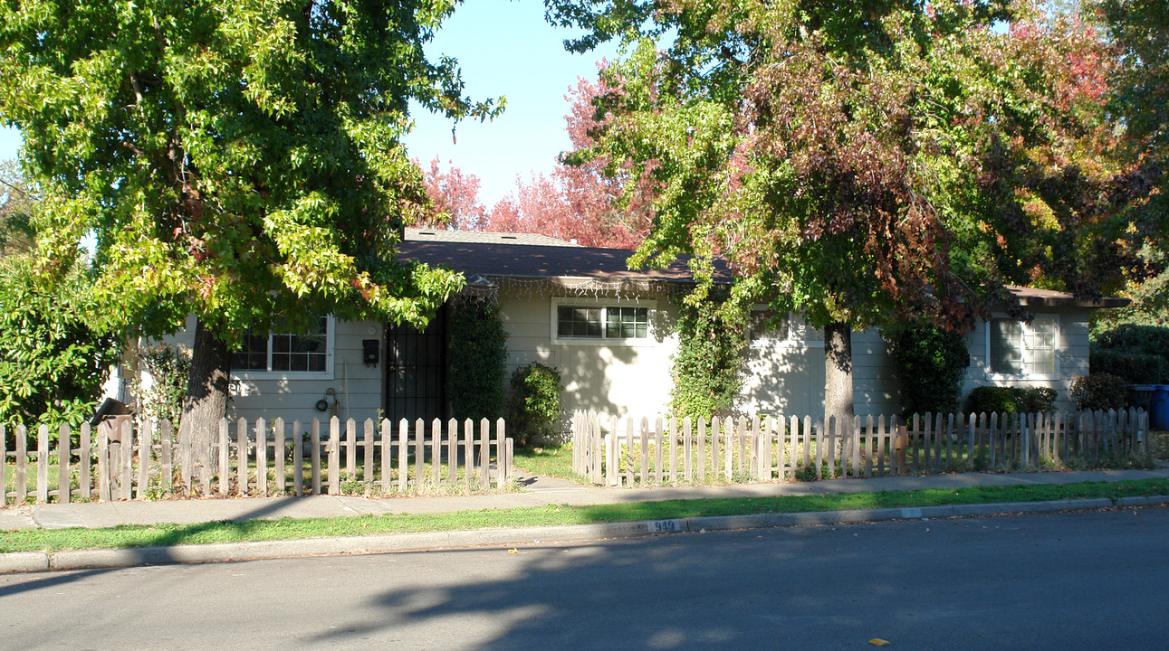 949 Mcconnell Ave in Santa Rosa, CA - Building Photo