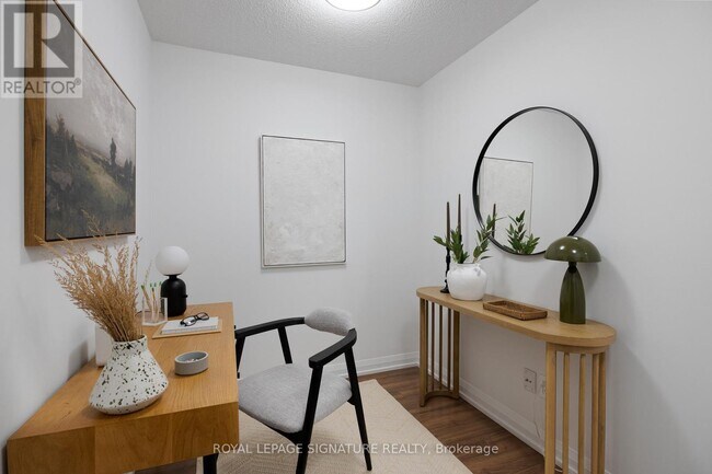 305 Roehampton Ave in Toronto, ON - Building Photo - Building Photo