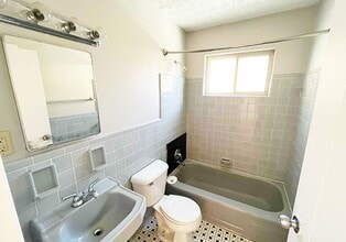 562 Lowell Ave in Cincinnati, OH - Building Photo - Building Photo