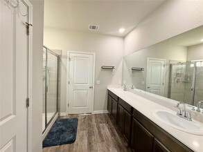 907 Main St in Hutto, TX - Building Photo - Building Photo