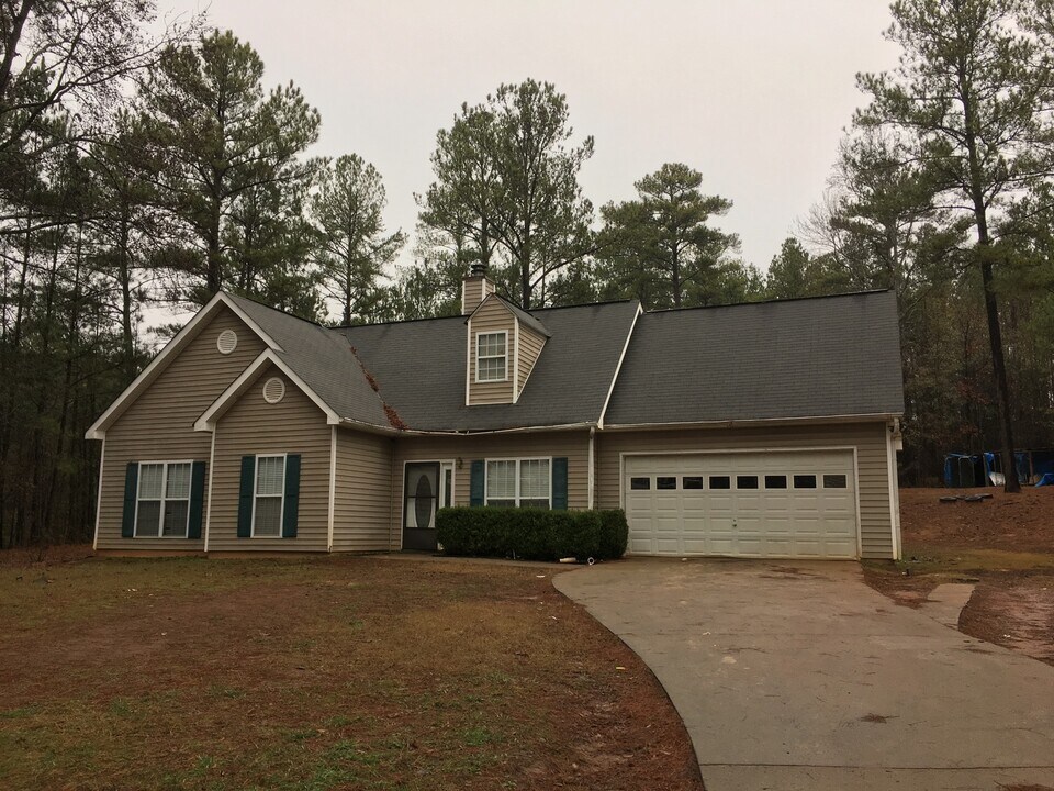 265 Howard Hughes Rd in Newnan, GA - Building Photo