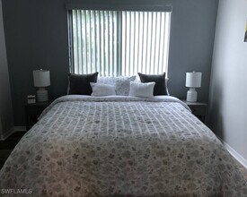 64 4th St in Bonita Springs, FL - Foto de edificio - Building Photo