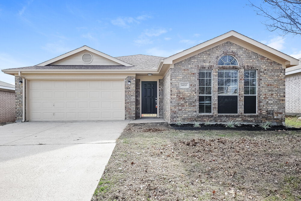 10213 Dallam Ln in Fort Worth, TX - Building Photo