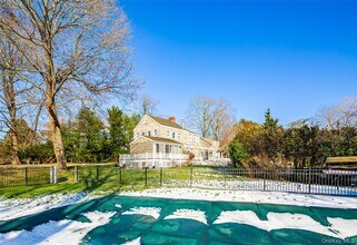 78 Mecox Road in Water Mill, NY - Building Photo - Building Photo