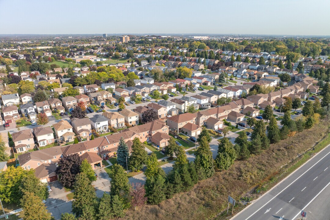 116 Wright Cres in Ajax, ON - Building Photo