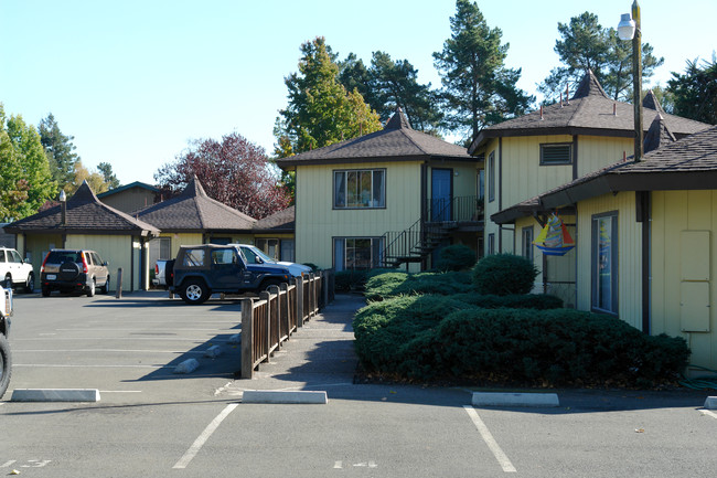 Cossack Village Apartments in Cotati, CA - Building Photo - Building Photo