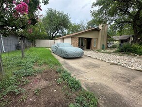 6004 Palm Cir in Austin, TX - Building Photo - Building Photo