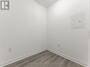 7439 Kingston Rd in Toronto, ON - Building Photo - Building Photo