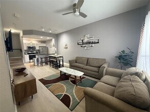 4000 Santa Maria Dr in Kissimmee, FL - Building Photo - Building Photo