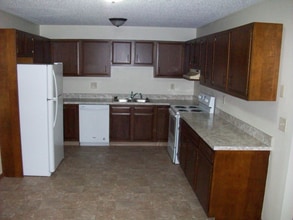 2208 E Divide Ave in Bismarck, ND - Building Photo - Building Photo