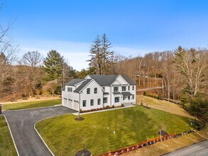 1 Cobblers Ln in Armonk, NY - Building Photo - Building Photo
