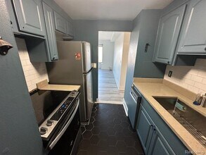 1300 E Lafayette St in Detroit, MI - Building Photo - Building Photo