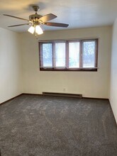 Immaculate Updated 2 Bedroom with 1 Bath in Rockford, IL - Building Photo - Building Photo