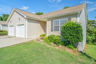 1034 Brittany Deanne Ln in Knoxville, TN - Foto de edificio - Building Photo