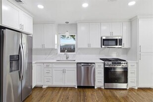 1905 Province Ln in Dallas, TX - Building Photo