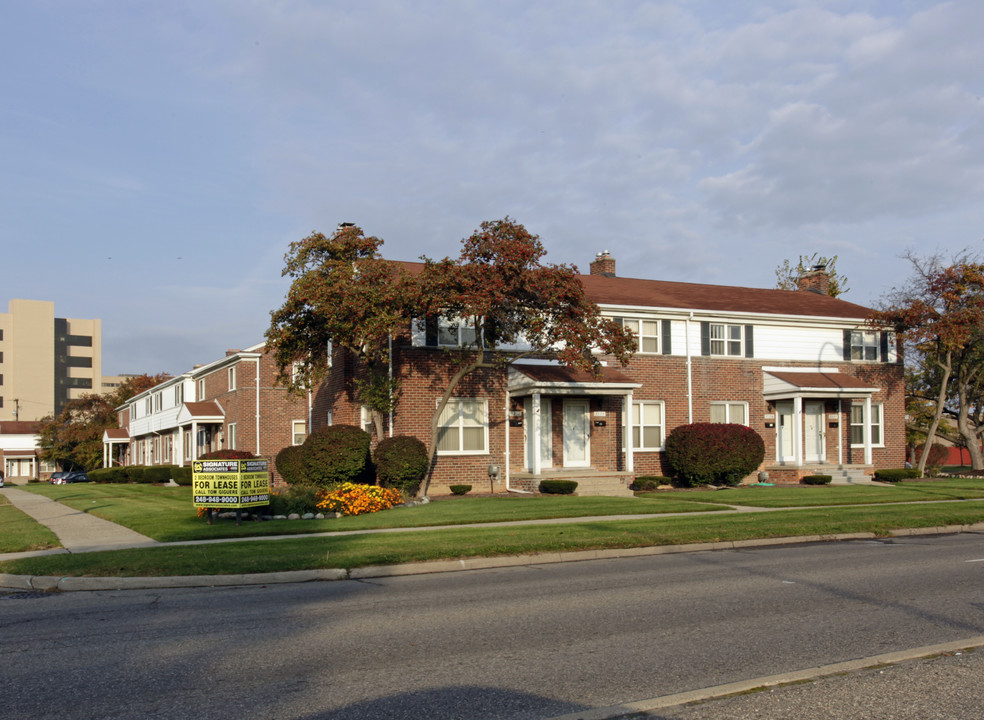 Belle Court Terrace in Royal Oak, MI - Building Photo