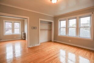 4524 N Damen Ave in Chicago, IL - Building Photo