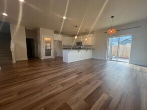 339 Everett Way in Talent, OR - Building Photo - Building Photo