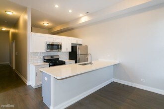 2620 W Cermak Rd-Unit -Unit 2R in Chicago, IL - Building Photo - Building Photo