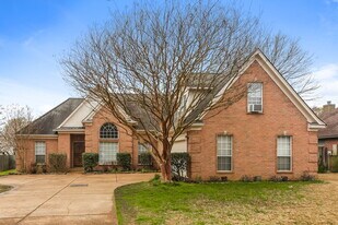 6741 Crystal Dr in Olive Branch, MS - Building Photo