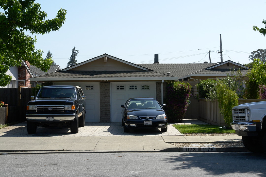 1173-1175 Sanchez Way in Redwood City, CA - Building Photo