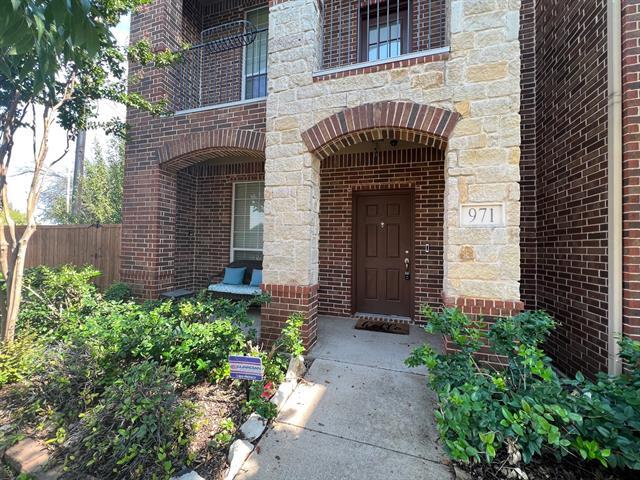 971 Shelby Ln in The Colony, TX - Foto de edificio - Building Photo