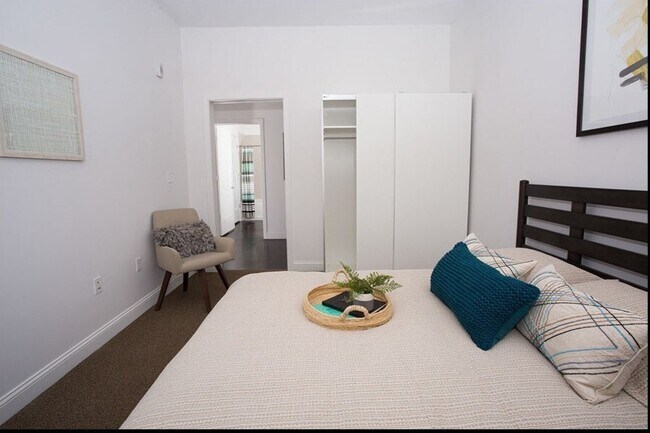 22 Mechanic in Quincy, MA - Foto de edificio - Building Photo