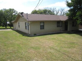 1129 Nancy Beth Dr in Kerrville, TX - Building Photo