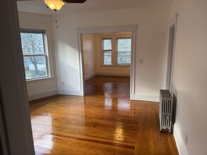 567 Riverside Ave, Unit 2 in Medford, MA - Foto de edificio - Building Photo