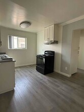 8757 Owensmouth Ave-Unit -8 in Los Angeles, CA - Building Photo - Building Photo