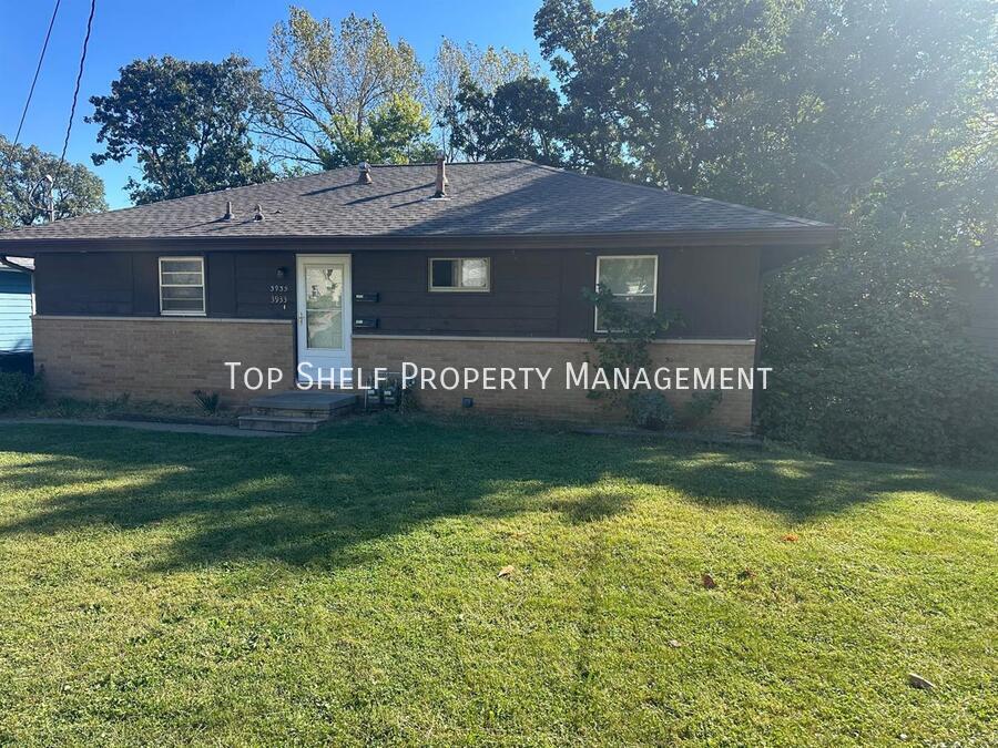 3935 Oakshire Rd in Des Moines, IA - Building Photo