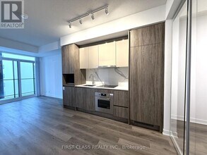 180 Front St E in Toronto, ON - Building Photo - Building Photo