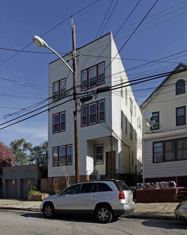 52 Greenville Ave in Jersey City, NJ - Building Photo - Building Photo