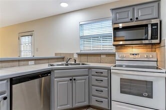 1026 W Coffin St in Denison, TX - Foto de edificio - Building Photo