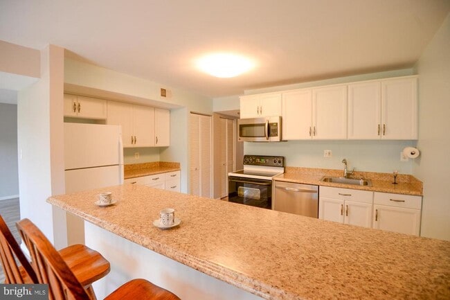 property at 9735 Kings Crown Ct