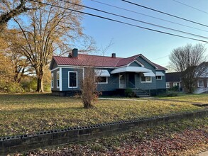 302 College St in Central, SC - Building Photo - Building Photo