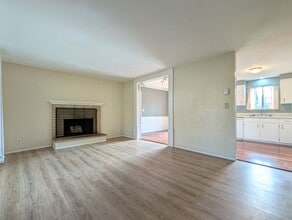 4483 Fox Hollow Rd in Eugene, OR - Building Photo - Building Photo