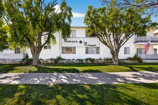 Monroe Manor in Santa Monica, CA - Building Photo