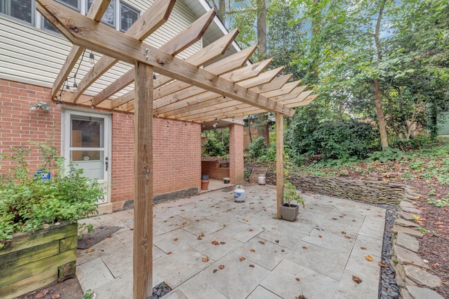 1202 Edgevale Rd in Silver Spring, MD - Foto de edificio - Building Photo
