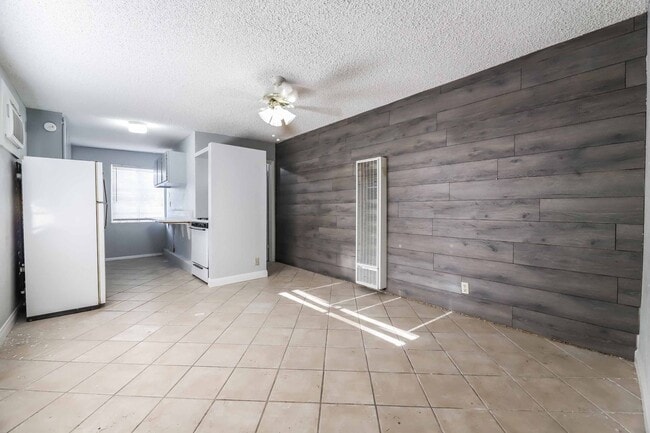 307 Regina Way in Henderson, NV - Building Photo - Building Photo