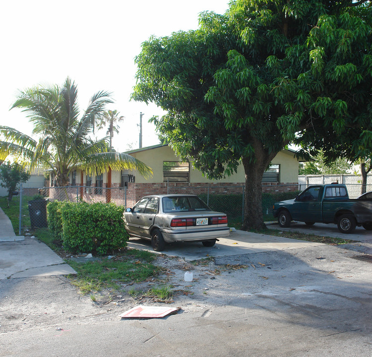 1030-1032 NW 1st Ave in Fort Lauderdale, FL - Building Photo