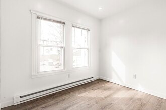 58 Appleton St, Unit 2 in Quincy, MA - Foto de edificio - Building Photo