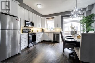61 Farley Ln in Hamilton, ON - Building Photo - Building Photo