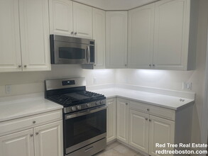 900 W Roxbury Pkwy in Brookline, MA - Building Photo - Building Photo