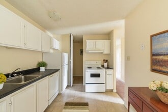 Westridge Manor in Edmonton, AB - Building Photo - Building Photo